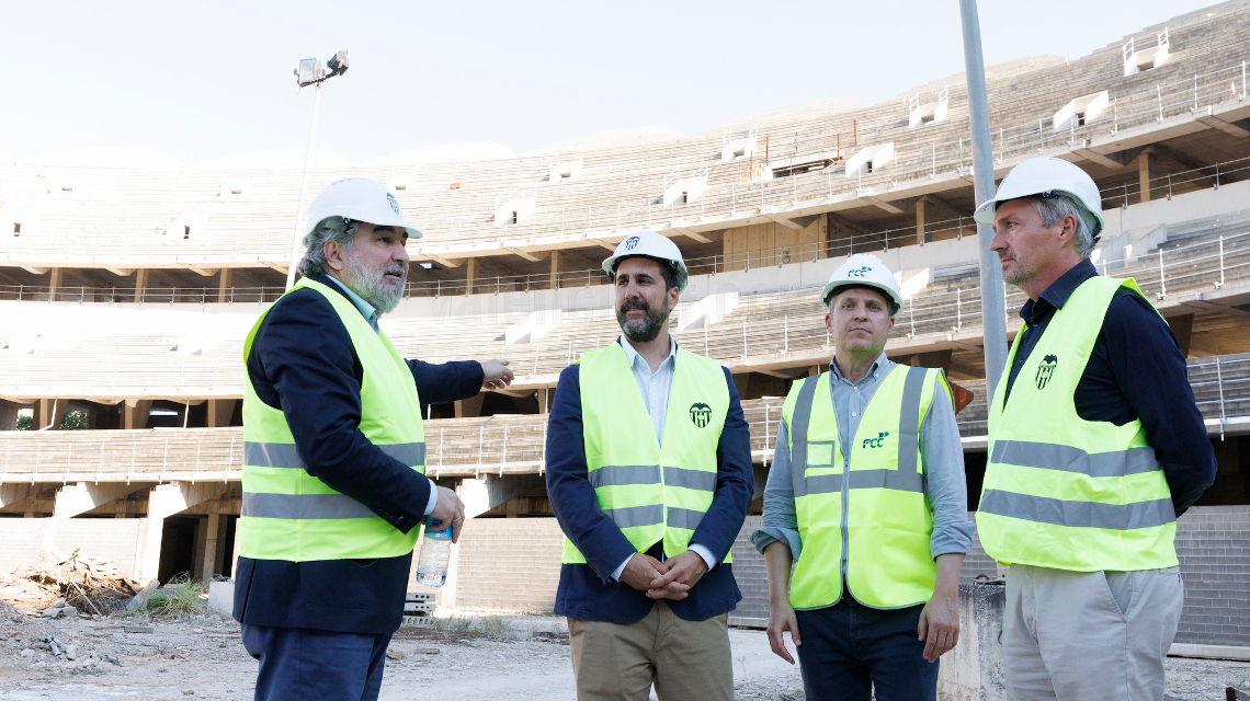Uribes recibe explicacións obras novo Mestalla