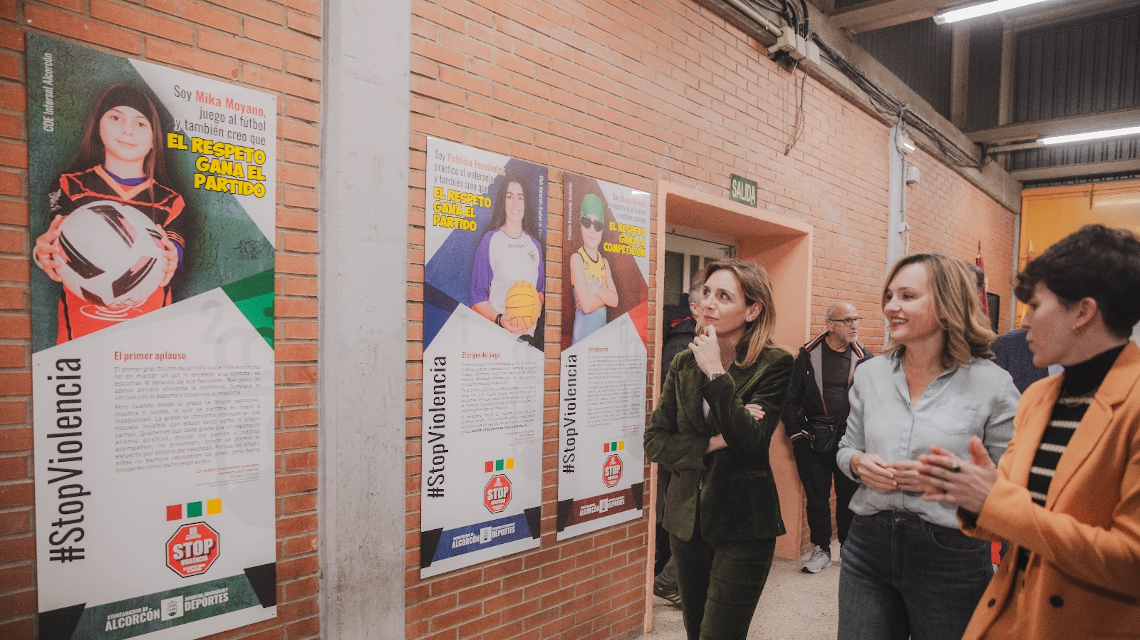 Alegría visita la exposición