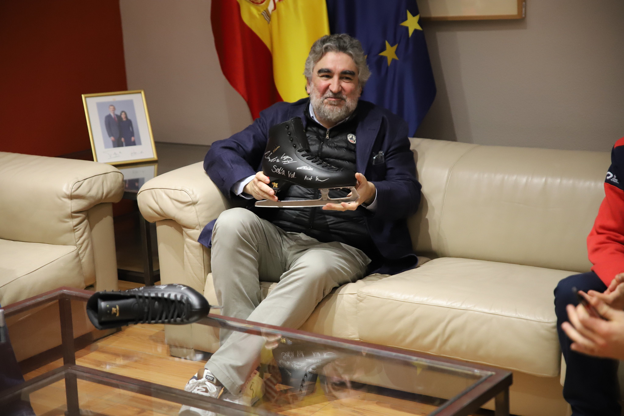 Rodríguez Uribes, durante el encuentro con los patinadores clasificados para Milán-Cortina 2026