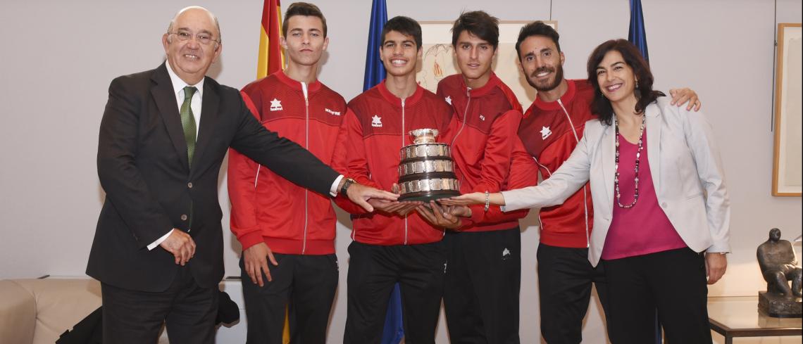 María José Rienda ha recibido a la selección de tenis campeona de la Copa Davis júnior