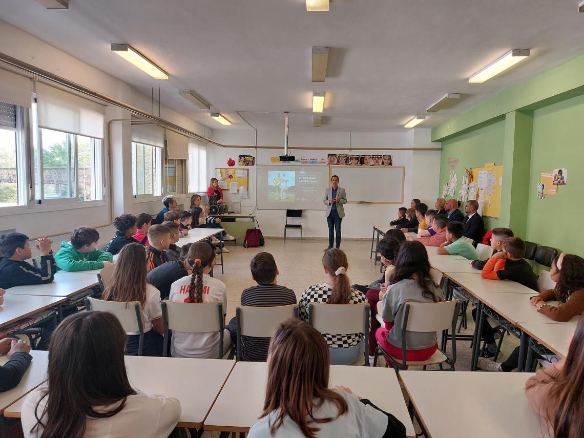 Los talleres se convirtieron asimismo en una plataforma para llevar a las aulas de la región madrileña testimonios de mujeres referentes en el mundo del deporte