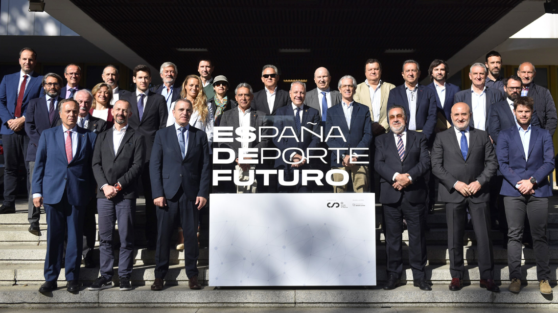 Foto institucional de los participantes en la presentación del proyecto EsDeFuturo en el Consejo Superior de Deportes