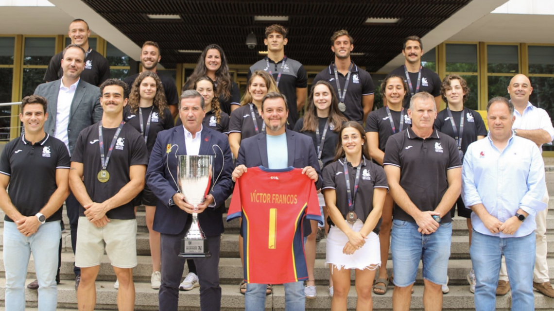Víctor Francos receives selections of women and men of rugby seven