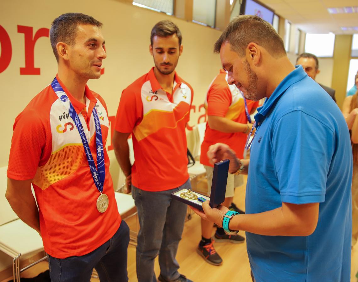 Visita de los atletas paralímpicos