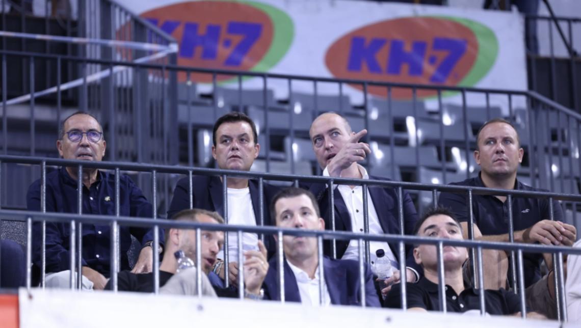 Víctor Francos, antes del partido de balonmano