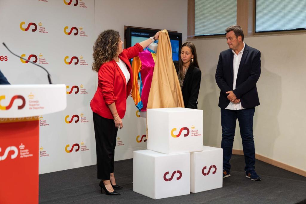 Víctor Francos Maritcha Ruiz and formalize the accession of the Racetrack de La Zarzuela to the european week of sport