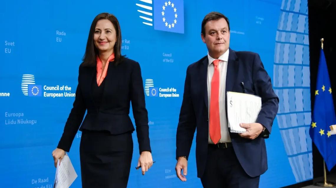 Iliana Ivanova, Comissària Europea d'Esport (dreta) i Víctor Francs, president del CSD (esquerra