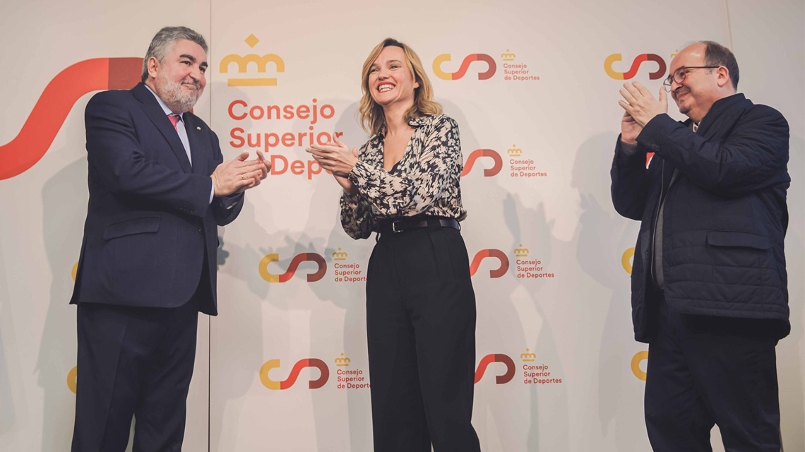 Rodríguez Uribes (i), Pilar Joy (c) and Miquel Iceta (d)
