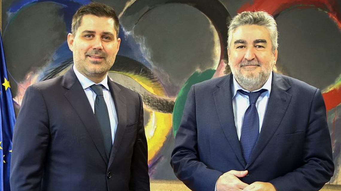 Rodríguez Uribes se reúne con AFE