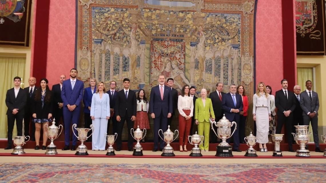 Foto de familia de los galardonados con los Premios Nacionales del Deporte en 2022