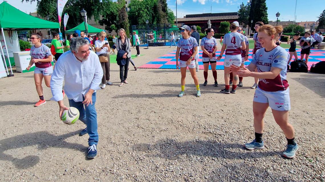 José Manuel Rodríguez Uribes participa en la actividades del Tour Universo Mujer en Toledo