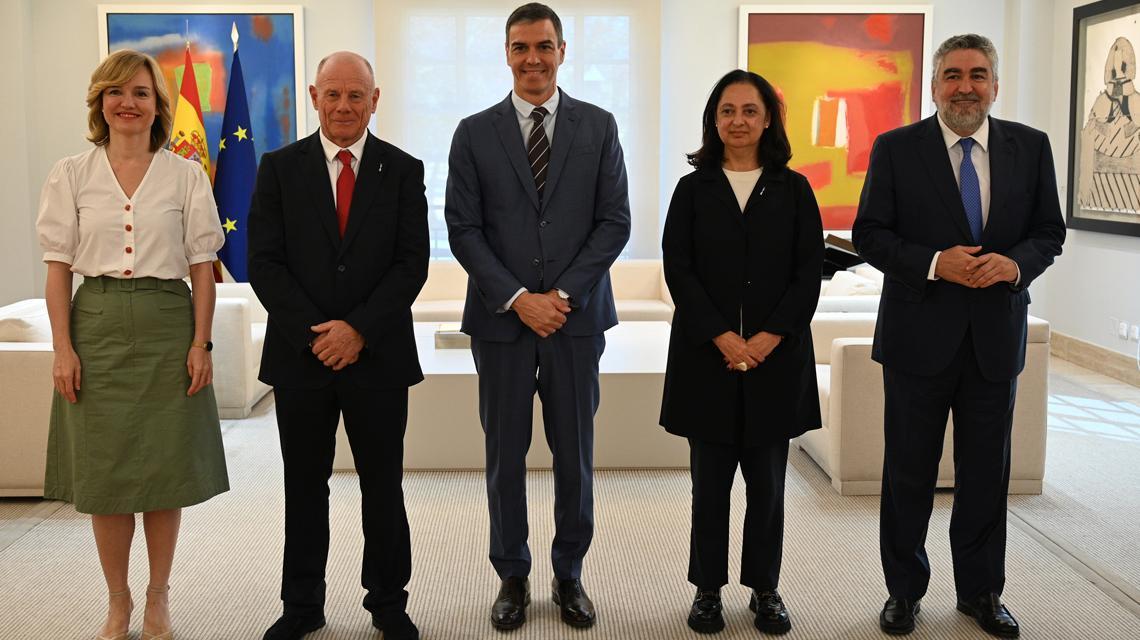 De izq. a dcha.: Pilar Alegría, Grant Dalton, Pedro Sánchez, Aurora Catà y José Manuel Rodríguez Uribes