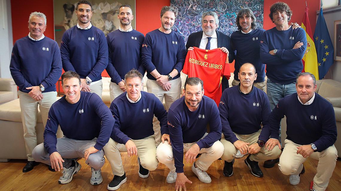 Rodríguez Uribes, con las Leyendas de España