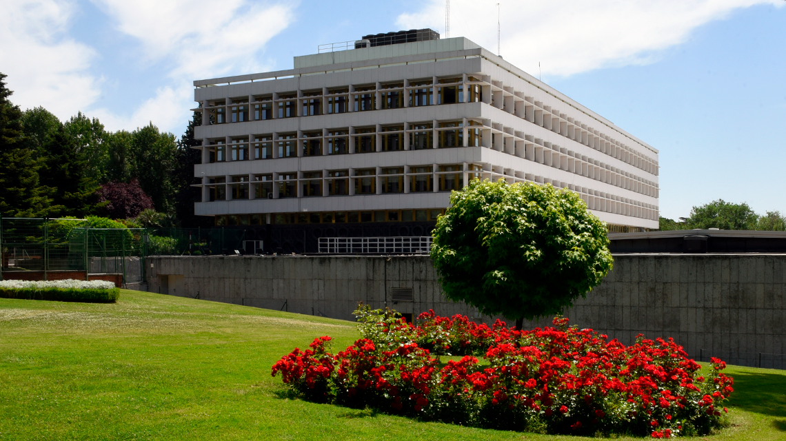 Vista lateral de la sede del Consejo Superior de Deportes