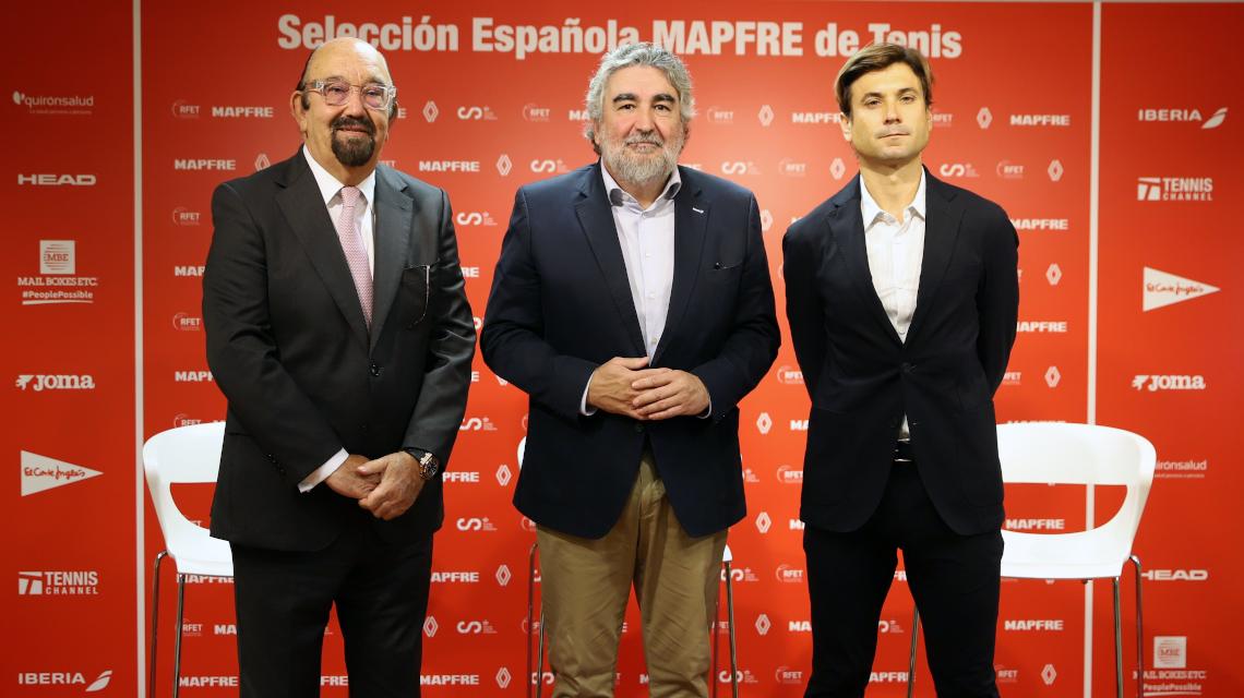 Miguel Díaz Román(izda.), Rodríguez Uribes (centro) y David Ferrer (dcha.)