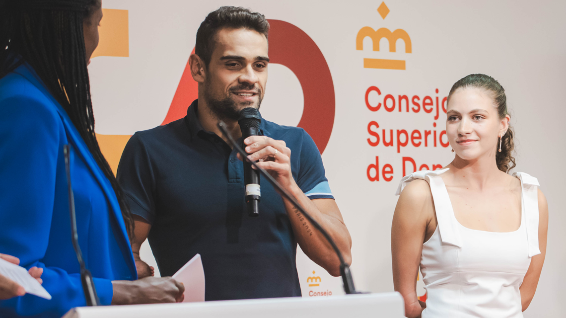 Óscar Salguero y Anastasiya Dmytriv, ganadores de los Premios CSD-Carrera Dual de 2024