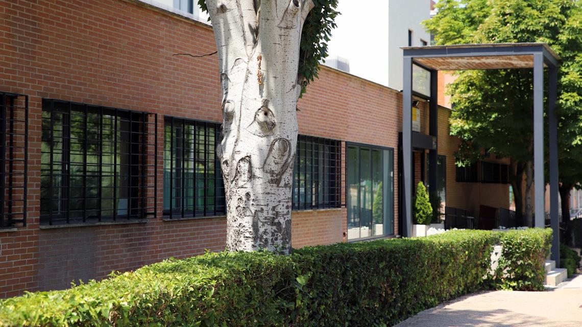 Fachada del edificio de Deporte y Salud del Centro de Alto Rendimiento de Madrid
