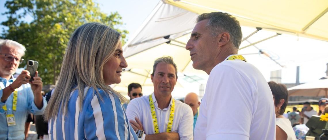 Milagros Tolón asiste en Barcelona a la primera etapa del Tour de Francia 2026