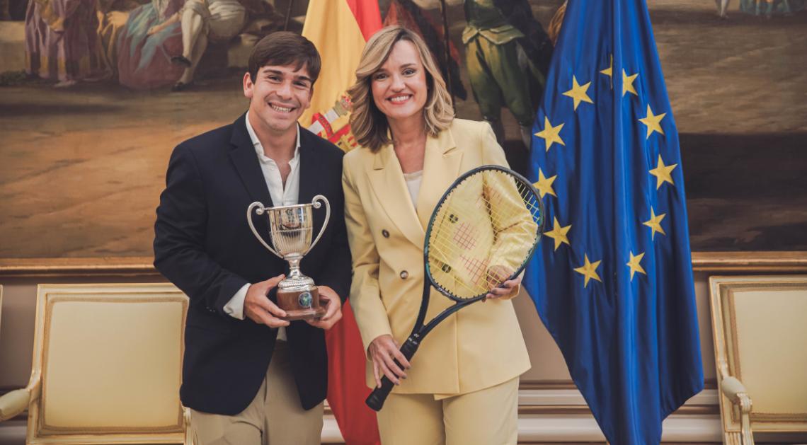 Martín de la Puente (ezk.) eta Pilar Alegría (esk.)