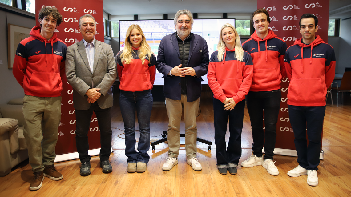 Neguko Olinpiar Jokoetarako sailkatutako patinatzaile artistikoei harrera egin die Jose Manuel Rodriguez Uribes CSDko presidenteak