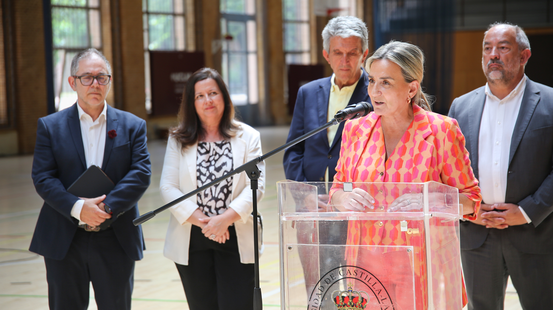 La ministra Milagros Tolón en la Universitat de Castella-la Manxa
