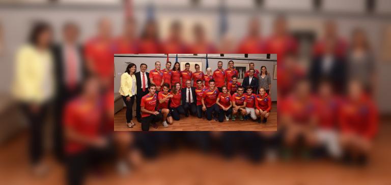 Madrid, 08 d'octubre de 2018. El ministre de Cultura i Esport, José Guirao, ha rebut avui en la seu del Consell Superior d'Esports a l'equip espanyol de triatló i paratriatlón liderat pel recentment proclamat triple campió del Món Mario Agregar a dreceres Predeterminat