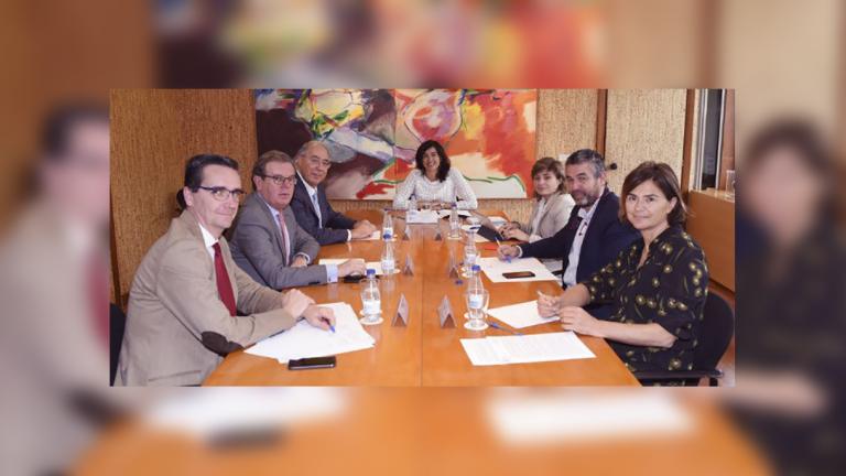 María José Regna rep en el CSD a Crue Universitats Espanyoles per a l'impuls de l'Esport Universitari espanyol