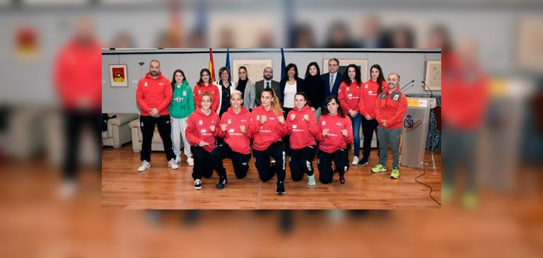 María José Regna ha rebut a l'equip espanyol de boxa femenina que disputarà el Mundial Elite a Índia