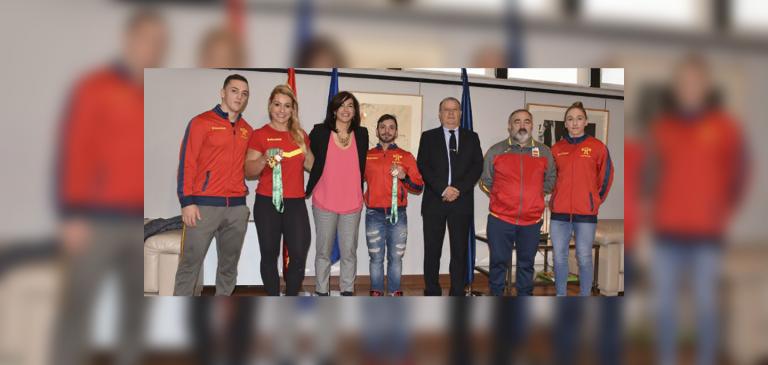 María José Regna ha rebut a l'equip d'halterofília que ha participat en el Mundial de Turkmenistan