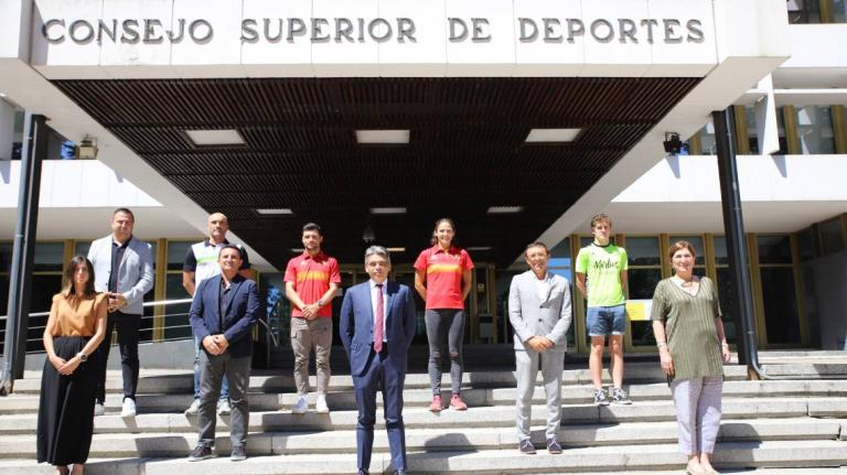 Acto de sinatura de acordo entre A Nucía e FETRI