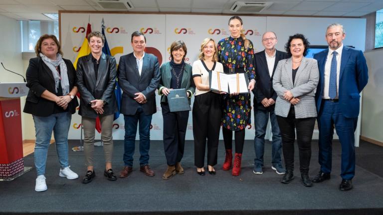 Signatura acordo conveni bàsquet femení