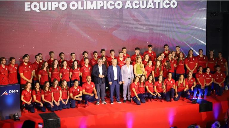 Foto de família de la Presentació de l'equip RFEN per a Paris 2024