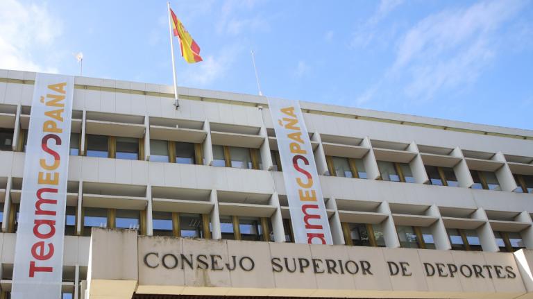 Façana banderes