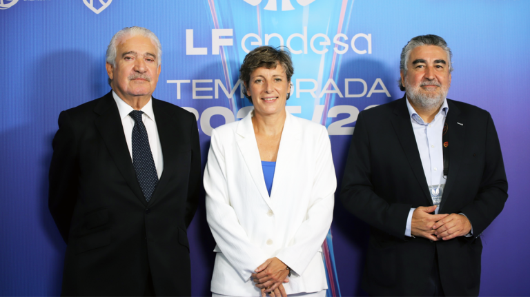 José Bogas, Elisa Aguilar y José Manuel Rodríguez Uribes durante la presentación de la temporada 2025-2026 de la LF Endesa de baloncesto