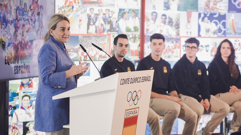 La ministra Milagros Tolón en la recepció als medallistes olímpics d'hivern en el COE