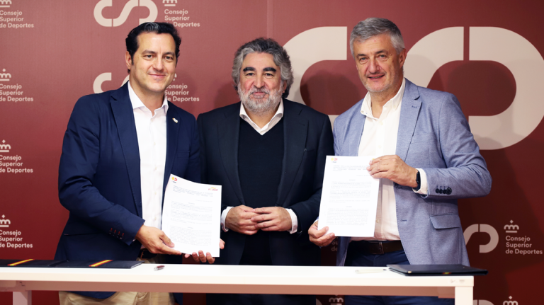 Firma del convenio de integración del voleibol sentado en la estructura de la Real Federación