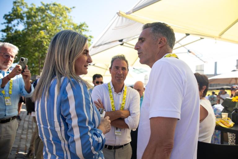 Milagros Tolón asiste en Barcelona a la primera etapa del Tour de Francia 2026